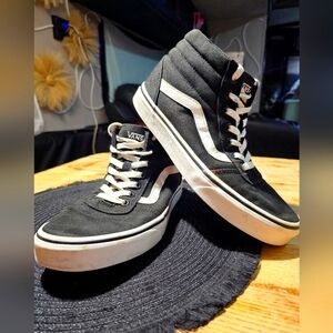 Vans Sk8-hi black and white high tops